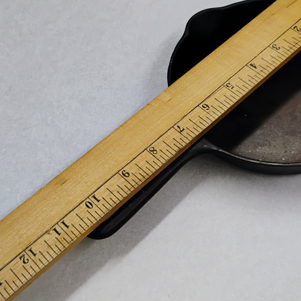 Griswold No 3 Cast Iron Skillet Small Logo Erie PA 709 K Vintage Frying Pan - Picture 6 of 10